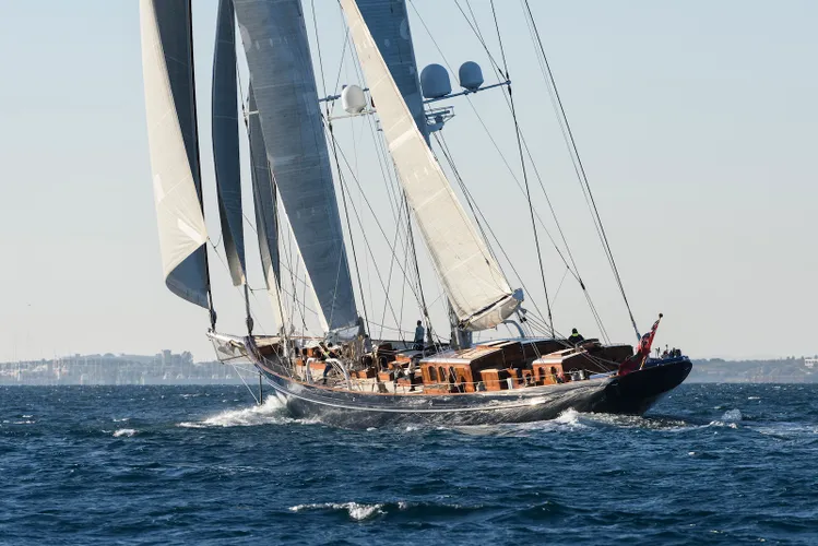 METEOR yacht for sale (Royal Huisman, 51.97m, 2007)